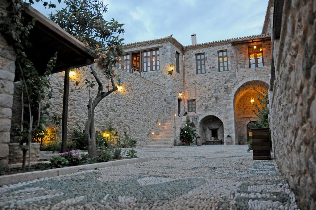 Archontiko Hatzipanayioti 4* לאונידיון